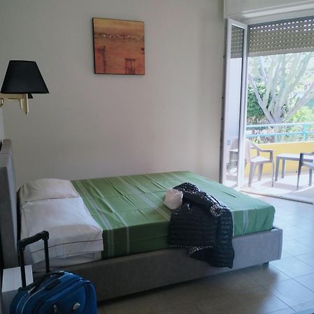 קליארי Hotel Calamosca מראה חיצוני תמונה