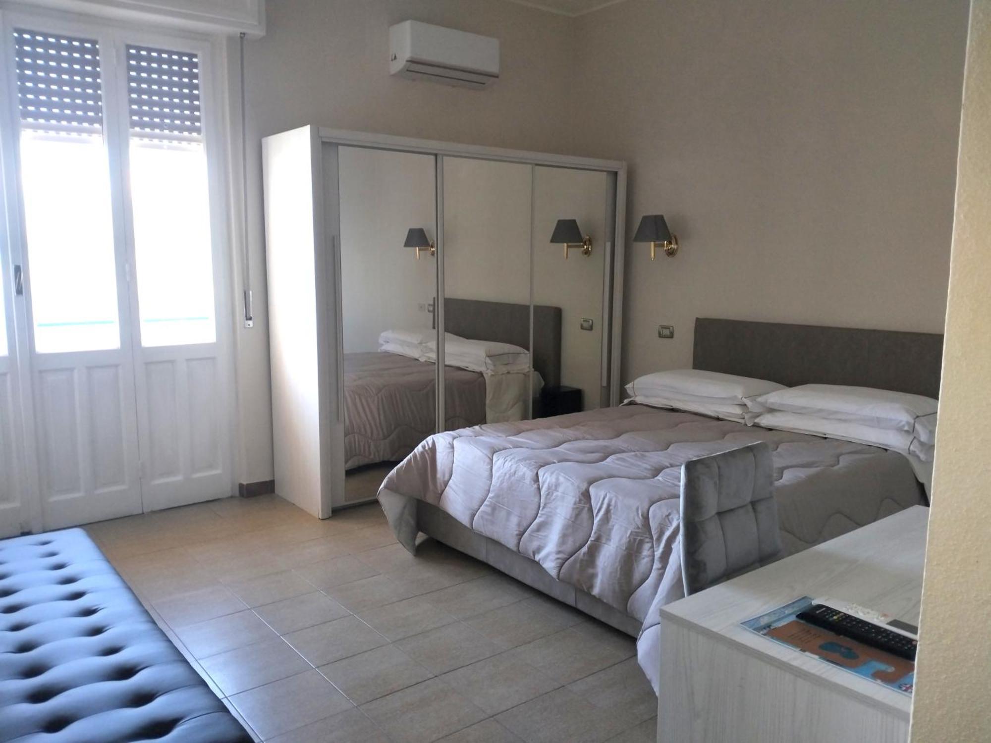 קליארי Hotel Calamosca מראה חיצוני תמונה