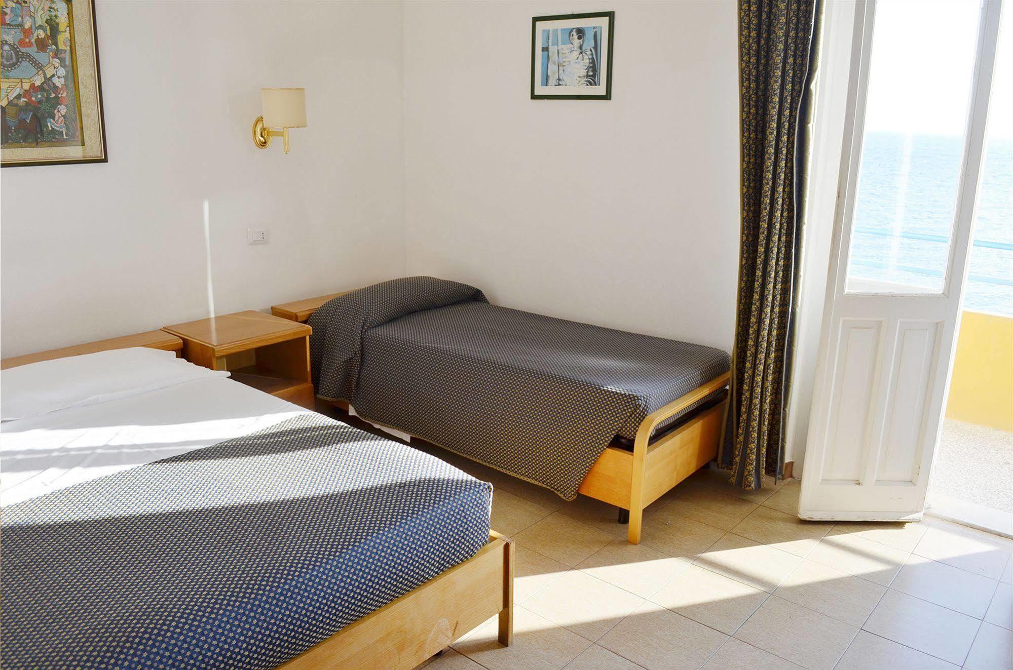 קליארי Hotel Calamosca מראה חיצוני תמונה