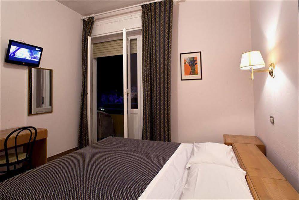 קליארי Hotel Calamosca מראה חיצוני תמונה