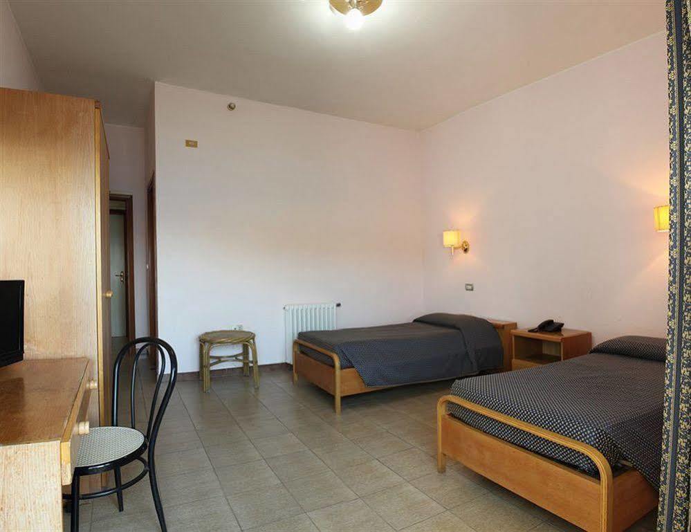 קליארי Hotel Calamosca מראה חיצוני תמונה